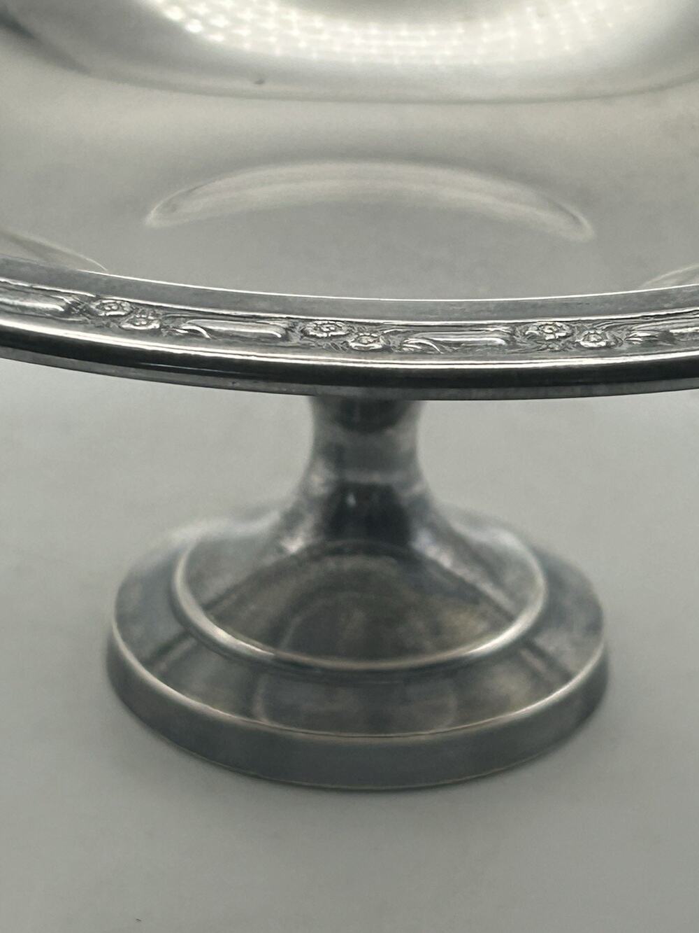 ONEIDA Silversmiths SilverPlated Pedestal Dish Rose Detail Trim on Rim 7.25"X 4"